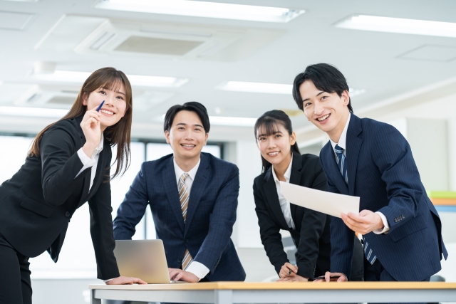 ホームページの更新担当と役割を決める社内会議