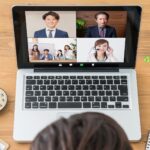 世田谷区のホームページリニューアルについてオンラインで相談する企業担当者