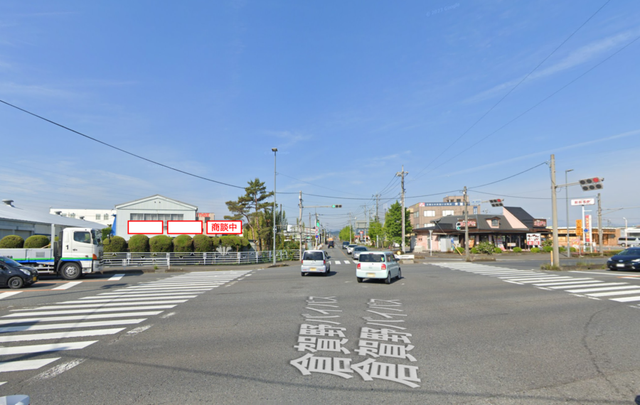 高崎市・倉賀野バイパス交差点の好立地ロードサイン
